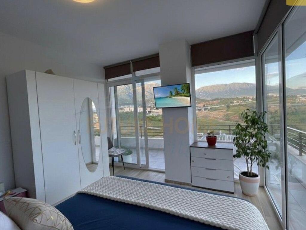 Affitto, Villa su 2 piani con piscina, Farkë, Tirana.