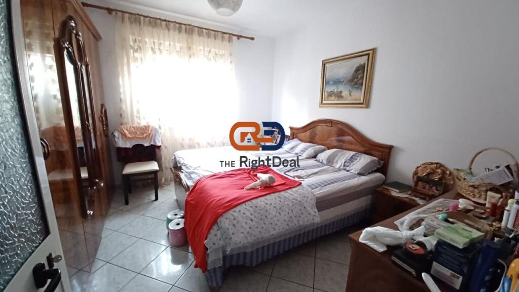 Tek Shkolla e Bashkuar, Prane Poliklinikes Nr 10, Shitet Apartament 1+1 Ideal Per Biznes!!!!