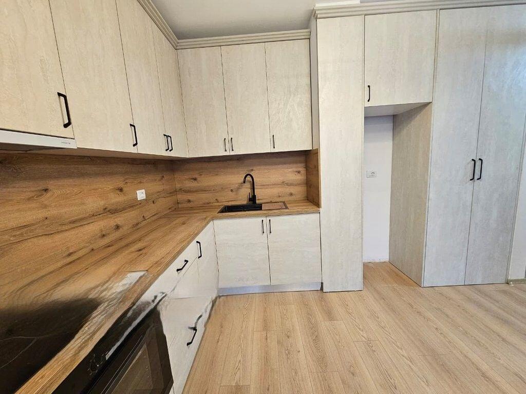 BULEVARDI I RI, SHESIM APARTAMENT 1+1 TË MOBILUAR DHE TË PABANUAR MË PARË 155,000 €