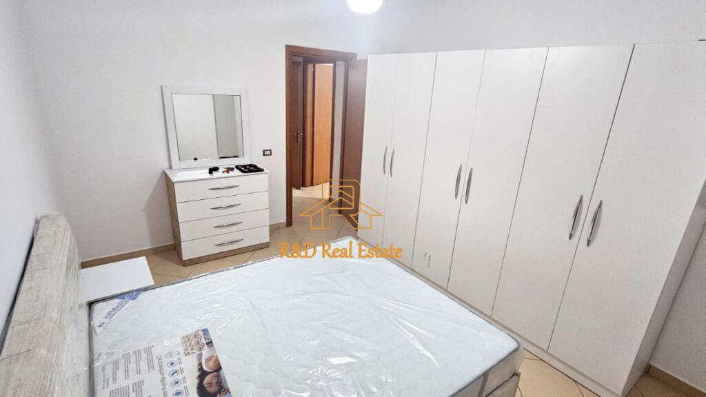 🏡 APARTAMENT ME QERA – Rruga 3 Dëshmorët, Yzberisht