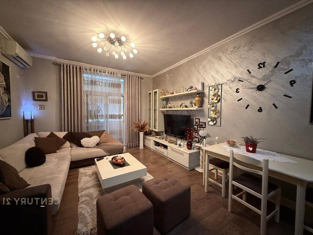 Shitet apartament 2+1 mbrapa Globe!