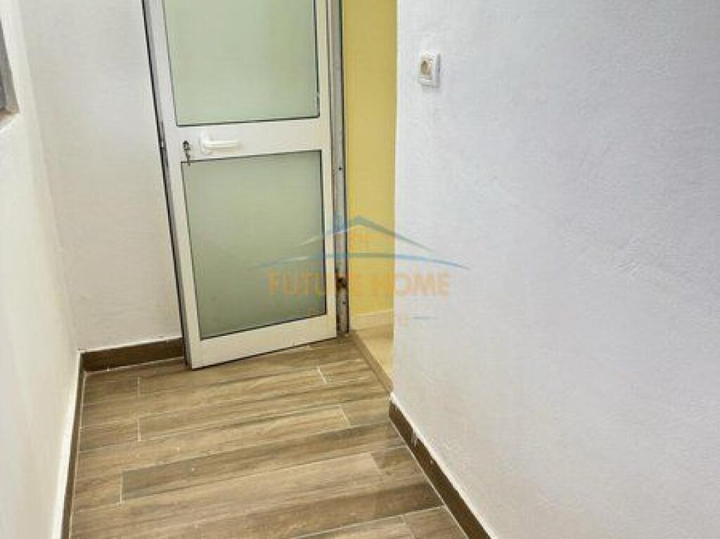 Appartamento 1+1 in vendita vicino alla Scuola Bajram Curri, Tirana