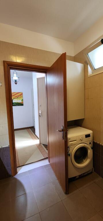 Apartament 1+1 me qira – Shtëpi private afer me rrugen Muhamet Gjollesha !!