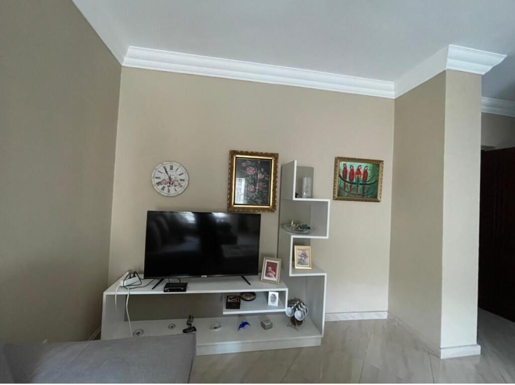 Monolocale in affitto presso la roccia di Kavaja