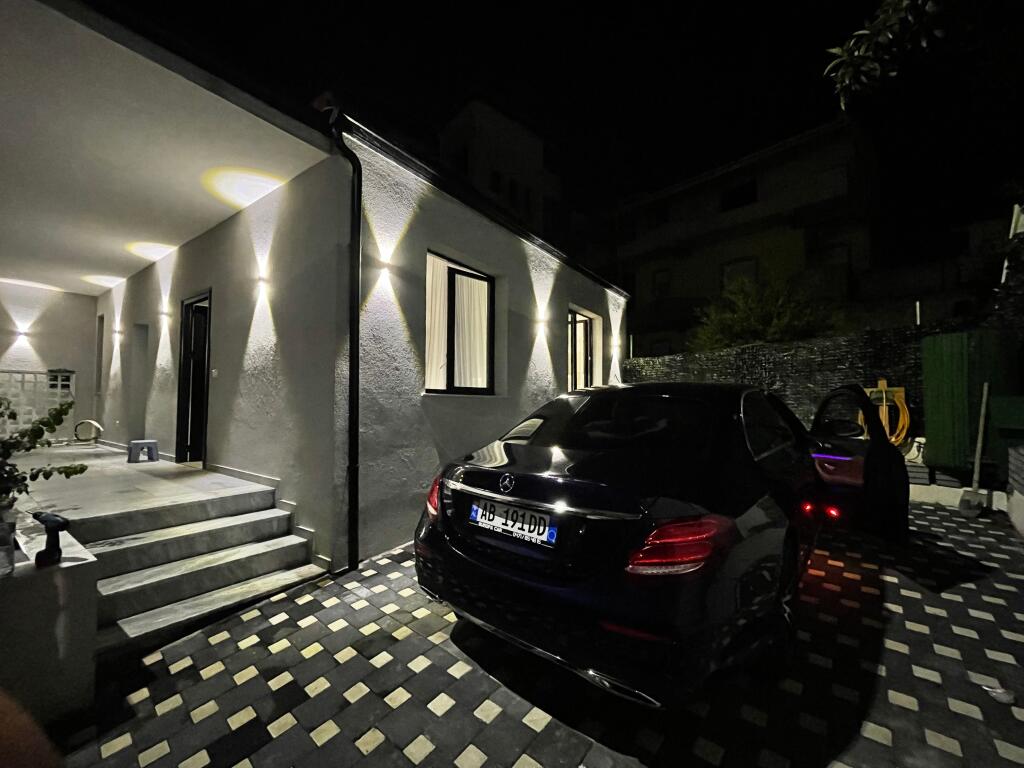 1+1+Parking Qira Prane Komunes Parisit