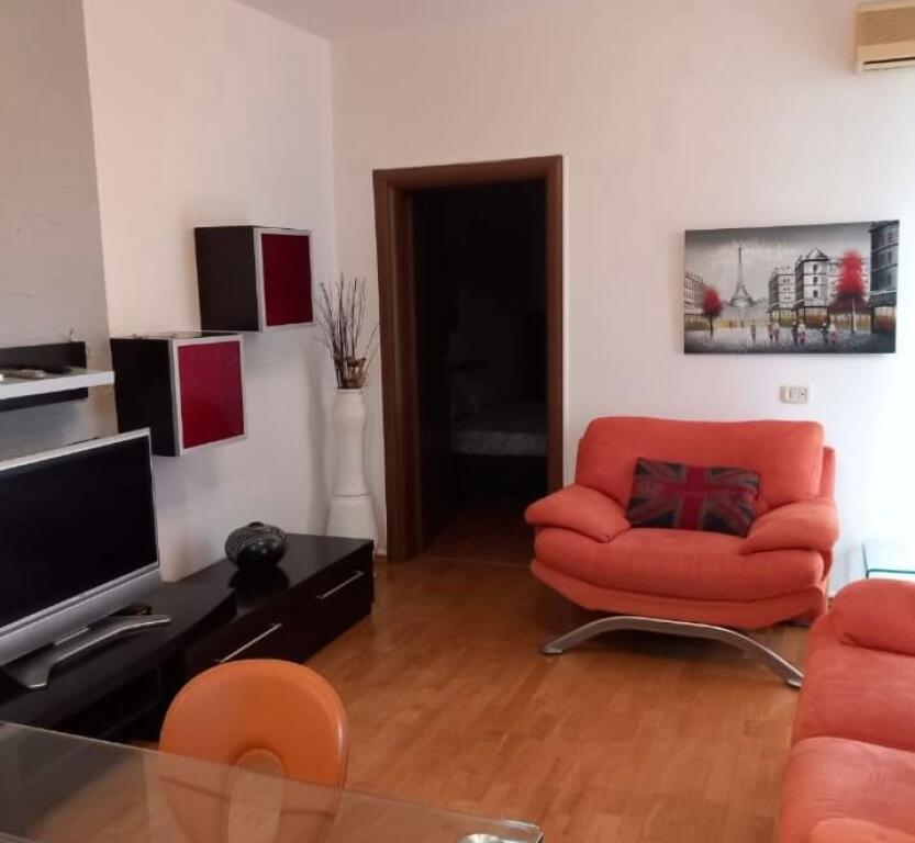 Jepet me qira 1+1 TE 21 DHJETORI 600€