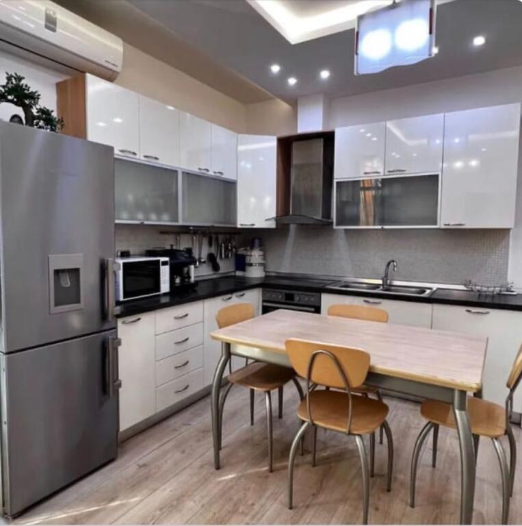 🏠 Appartamento 2+1 in affitto  📍 Di fronte a Nobis, zona del Lago Artificiale💶 Prezzo: 1200 €