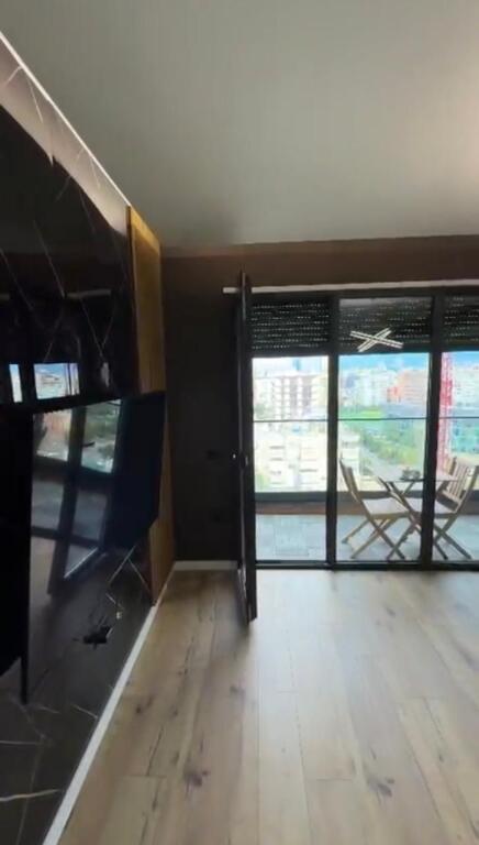 Affittiamo appartamento 2+1+2 con posto auto al Parco Olimpico \ Comune di Parigi