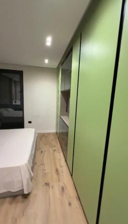 Affittiamo appartamento 2+1+2 con posto auto al Parco Olimpico \ Comune di Parigi