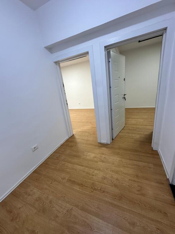 Apartment/ Office For Rent in Center / Cafe Flora