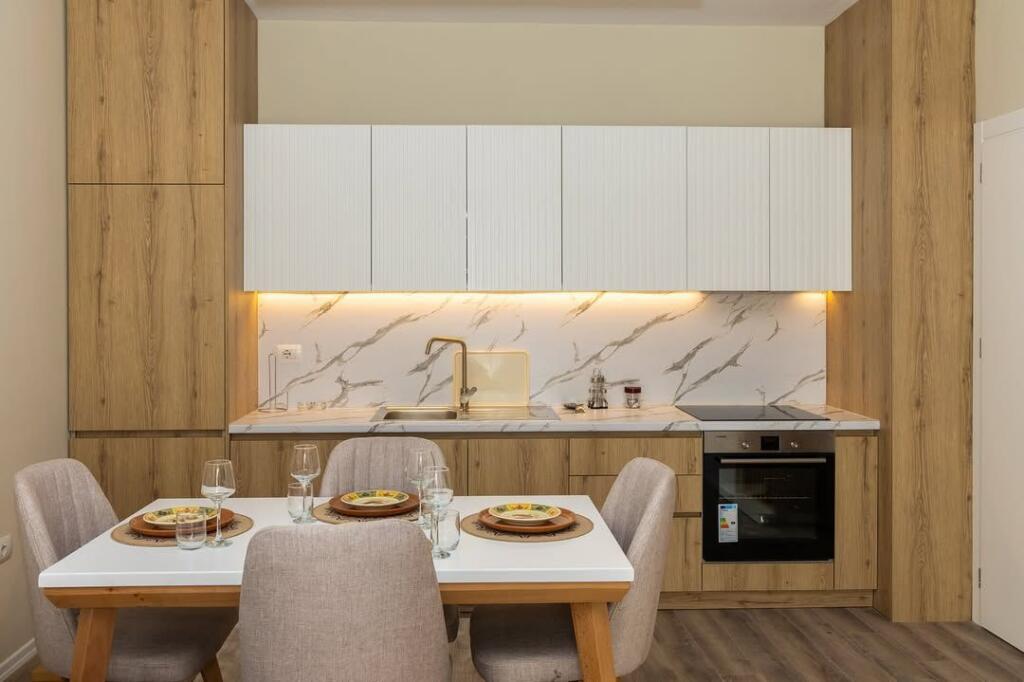 Apartment 1+1, Fusha Aviacionit!