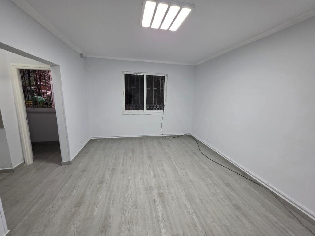 Ufficio in affitto vicino alla stazione di servizio Kastrati (ponte ad arco, di fronte al complesso Delijorgji),