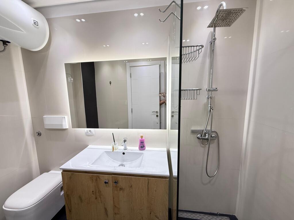 📢 Apartment for Rent 2+1 – 1,000€/month 📍 Bllok, near the Law University 🏢 10th Floor | Building with elevator 🌇 Free and beautiful view 🛋️ Modern furnishing – Ready to move in