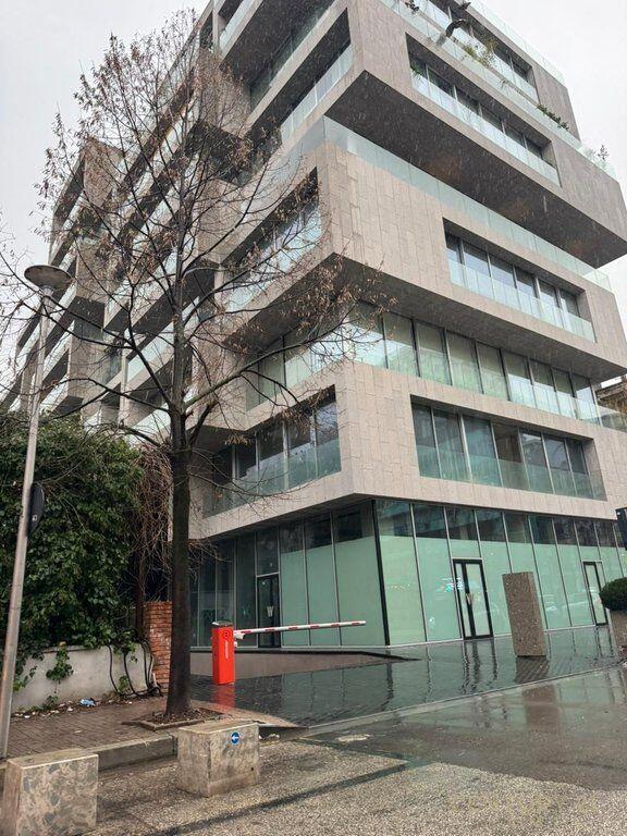 Shesim Post Parkimi Te West Residence