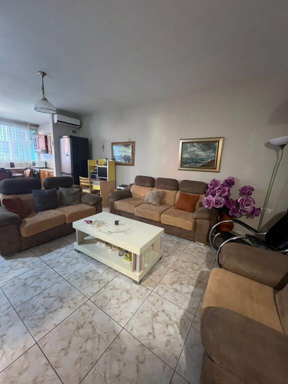 Villa floor for rent on Kavaja Street, near Garden Building!