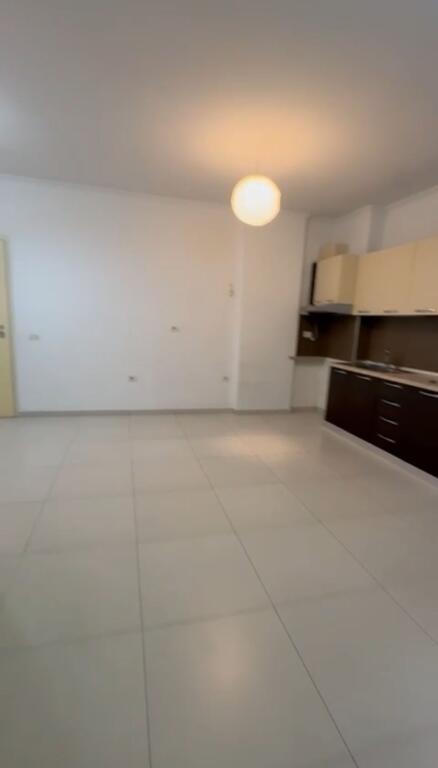 Comune di Parigi, affittasi appartamento 1+1! 40.000 Leke