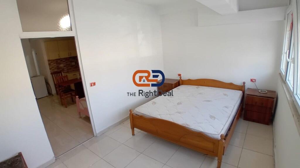 Ne Laprake, Shitet Garsoniere Me Lokacion Perfekt!!