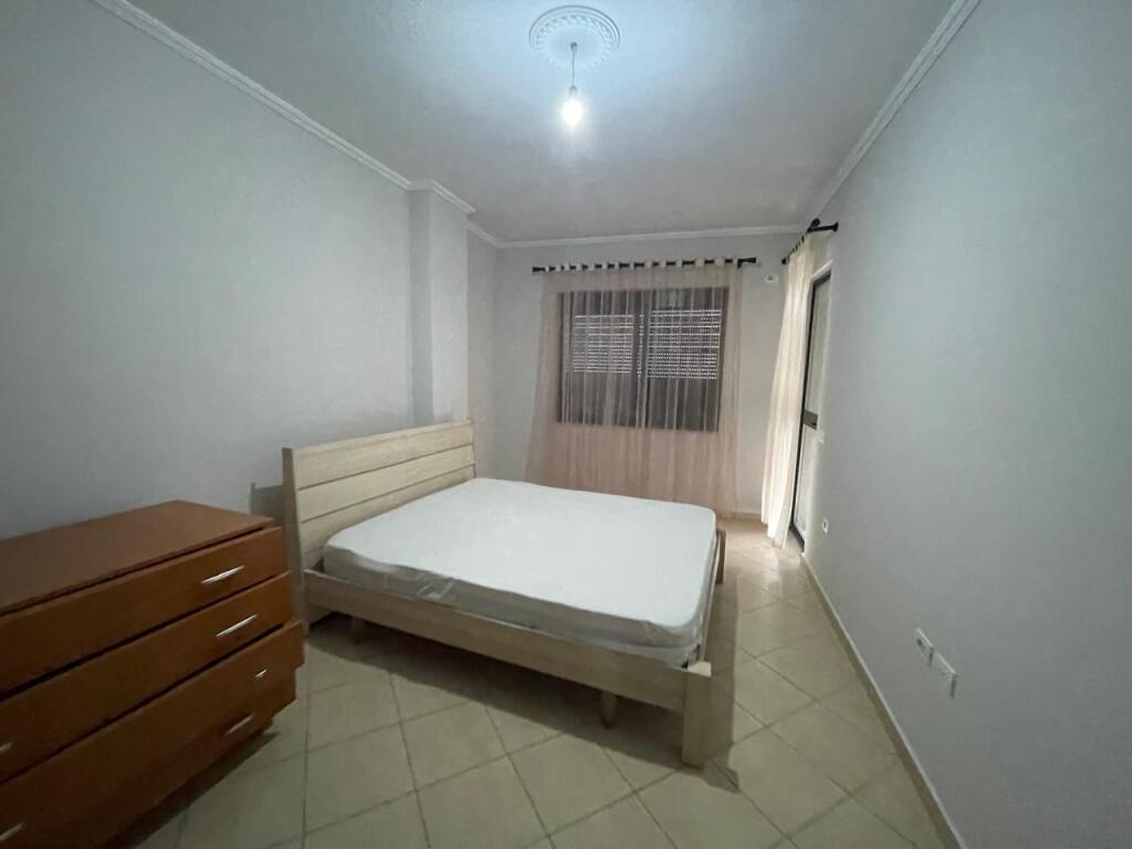 Ofrohet per qera apartament 2+1 ne astir