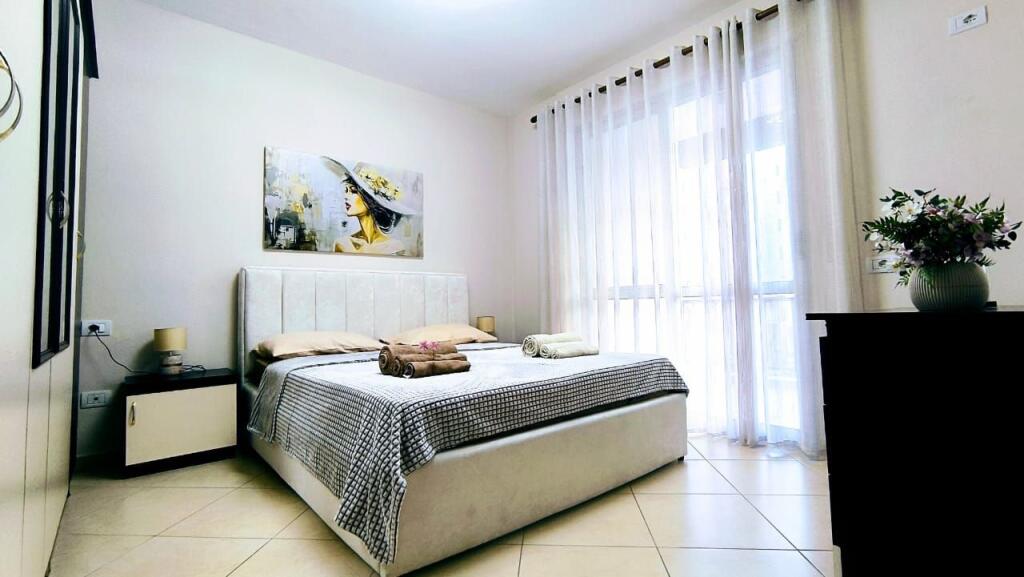 Shitet Apartament 2+1 lagja 13 durres cmimi 500 euro