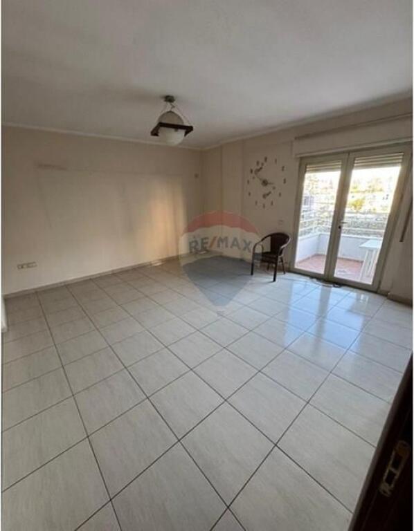 Shitet Apartament 2+1,MISTO MAME