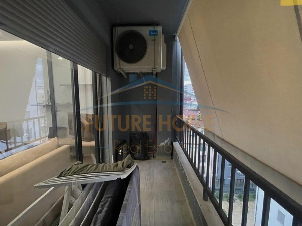 Shitet, Apartament 2+1+2, Kinostudio, Tiranë.