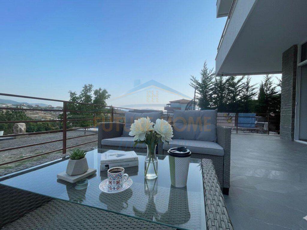 In affitto, Villa su 2 piani con piscina, Farkë, Tirana.