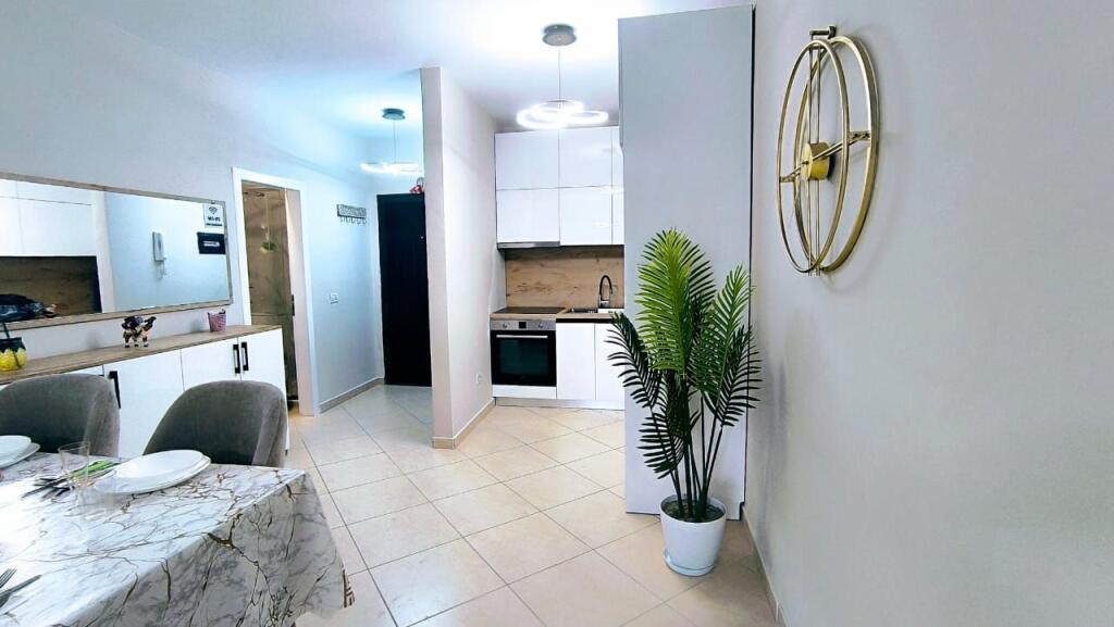 Shitet Apartament 2+1 lagja 13 durres cmimi 500 euro