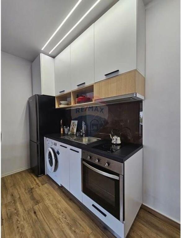 Shitet apartament tek hotel Colosseo