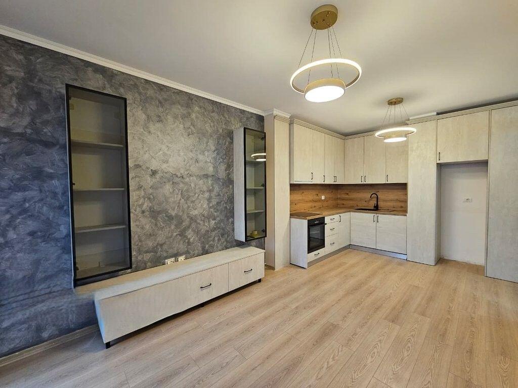 BULEVARDI I RI, SHESIM APARTAMENT 1+1 TË MOBILUAR DHE TË PABANUAR MË PARË 155,000 €