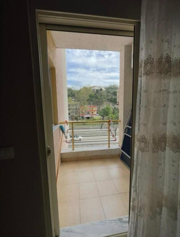 Monolocale in affitto presso la roccia di Kavaja