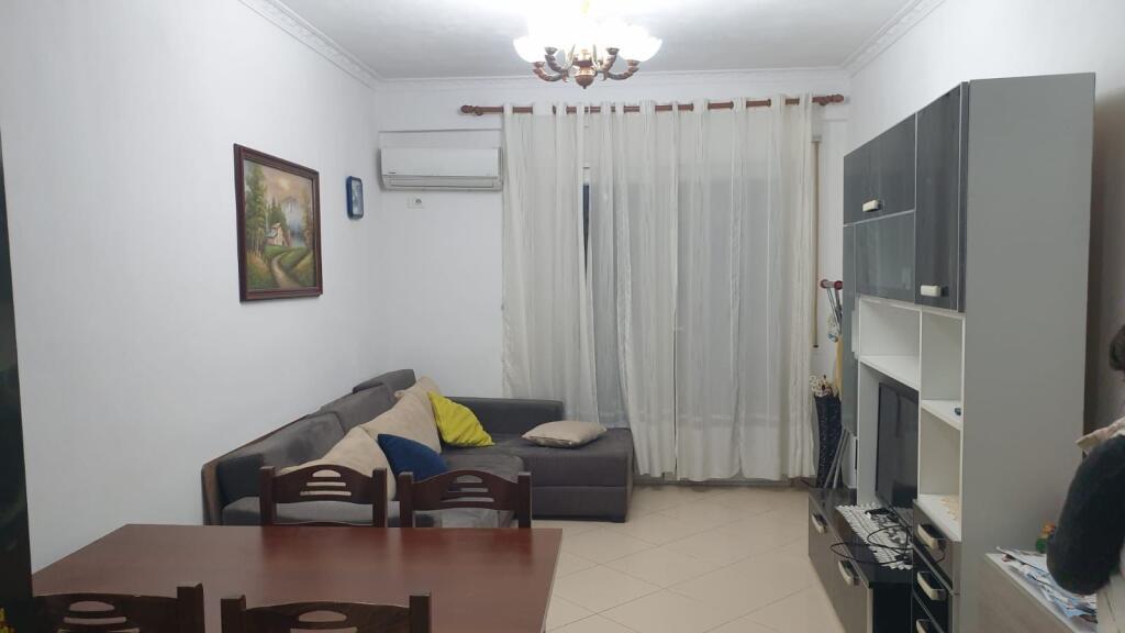 🏠 Jepet me qira 1+1  📍Golden Park perballe Amerikan 3 📐 72 m² | Kati 6 🌇 Ballkon 💰 45.000 lekë/muaj