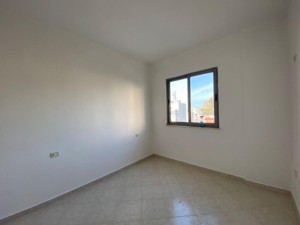 Shitet Apartament 2+1 70 m2, Post Parkimi 22 m2 75. 000​