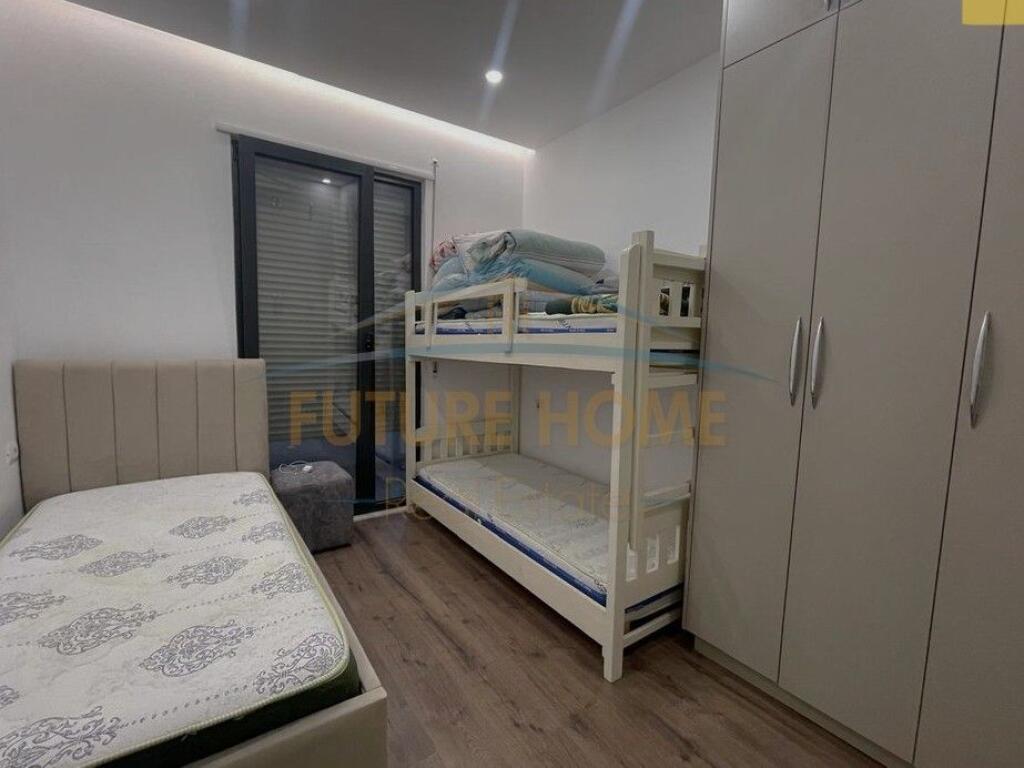 Shitet, Apartament 2+1+2, Kinostudio, Tiranë.