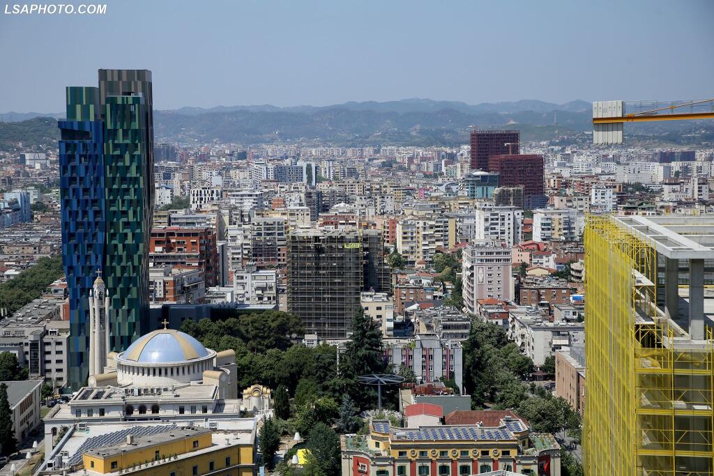 JEPET ME QERA AMBIENT ZYRE 90M2 "NE QENDER" 1150 EURO