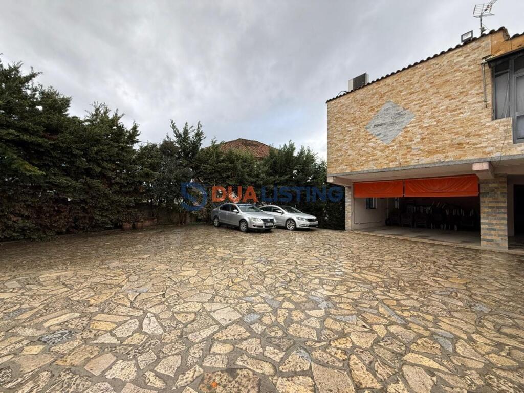 Ambient Biznesi me Qira – Kombinat, Sharrë