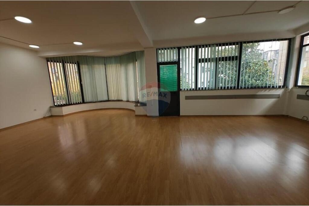 QERA, AMBIENT BIZNESI, XHAMLLIK, TIRANE