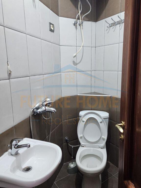 Qera Garzoniere, pranë UET