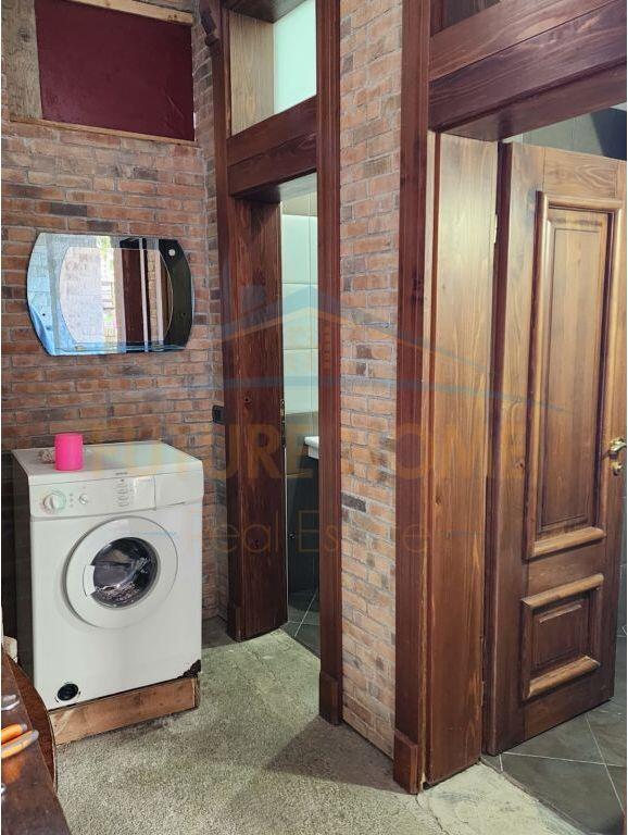 Qera Garzoniere, pranë UET