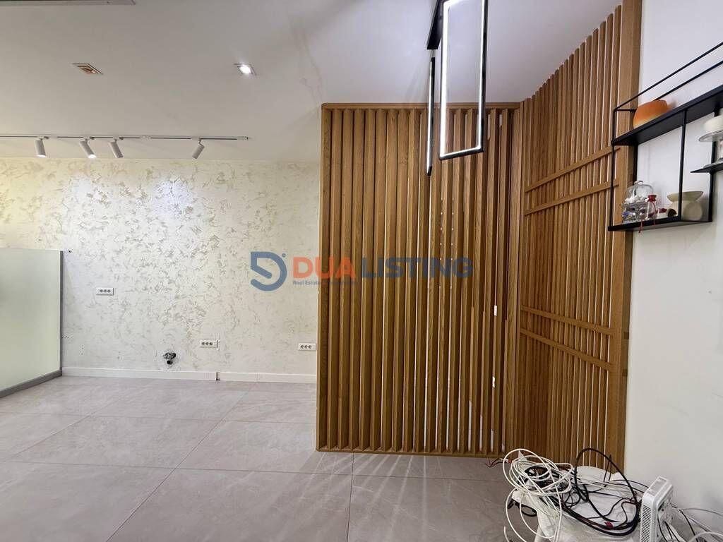 Ambient komercial shitje tek rruga e Dibres prane Shkolles se Bashkuar! Kati 1 | Buze rruge