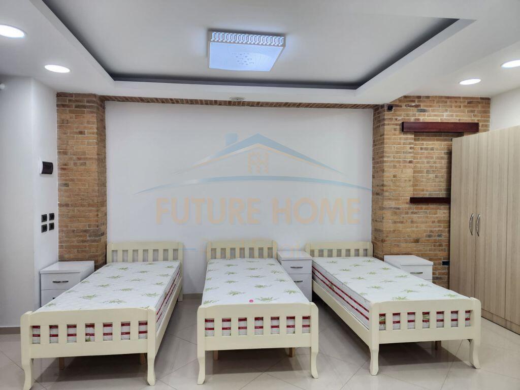 Qera Garzoniere, pranë UET