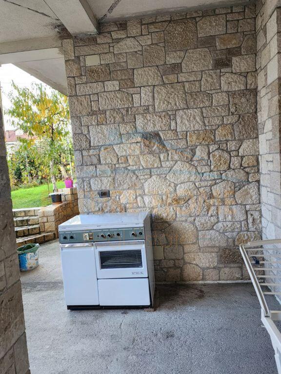 Qera Garzoniere, pranë UET