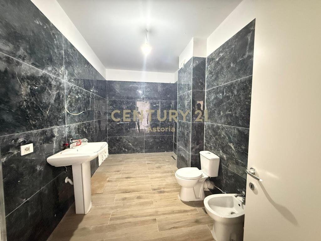 JEPET ME QIRA APARTAMENT 2+1 TE RRETHI I SAUKUT, TIRANE