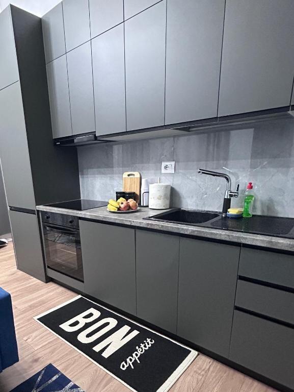 Shitet apartament 2+1