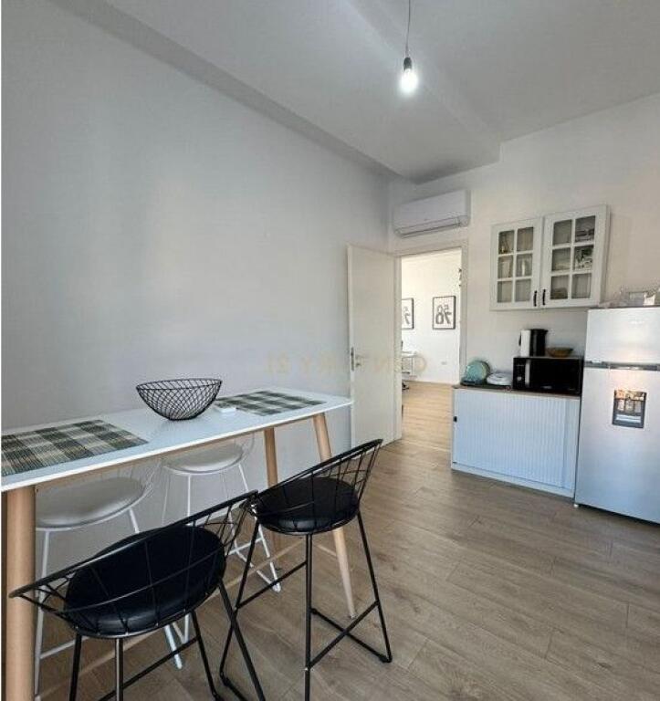 We offer office for rent at Siri Kodra