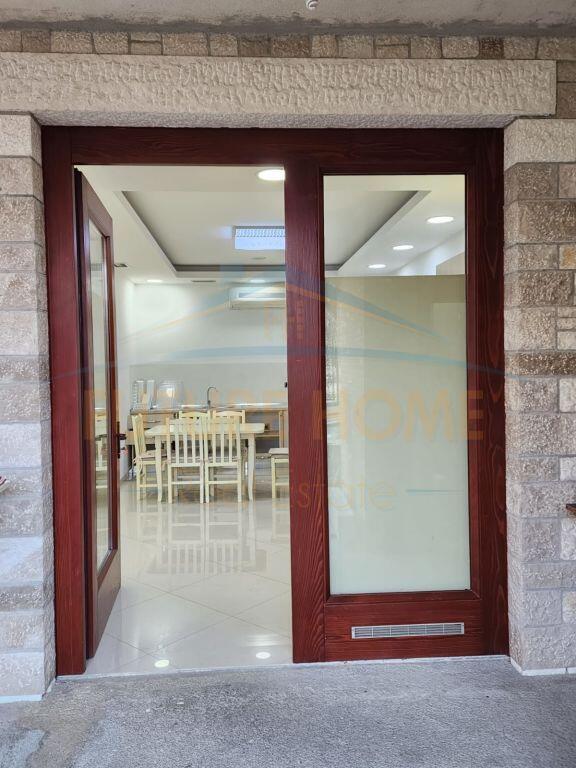 Qera Garzoniere, pranë UET