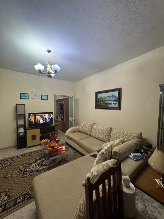 Jepet me Qera apartament 1+1  Tek ish-parku pas globit