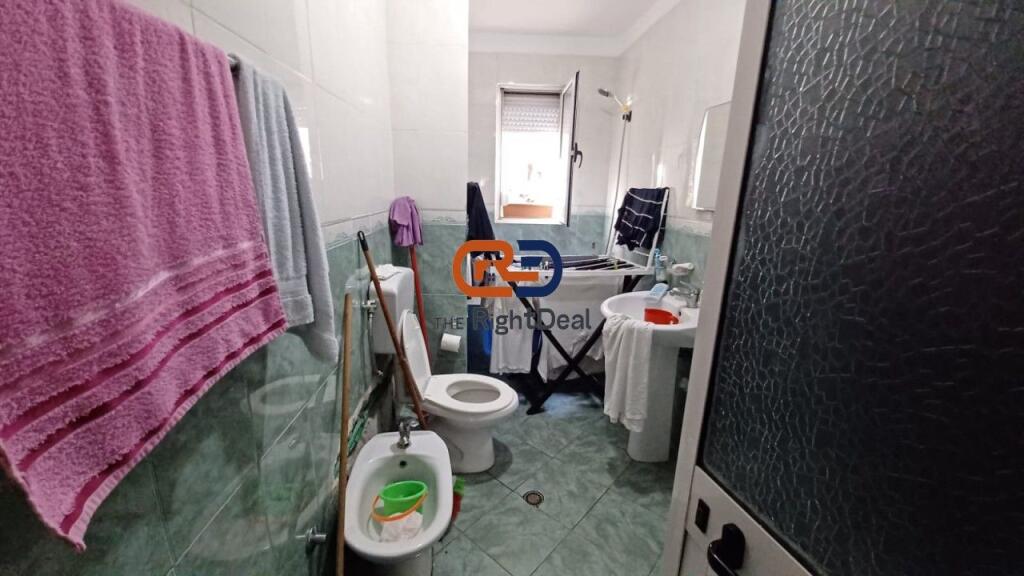 Tek Shkolla e Bashkuar, Prane Poliklinikes Nr 10, Shitet Apartament 1+1 Ideal Per Biznes!!!!