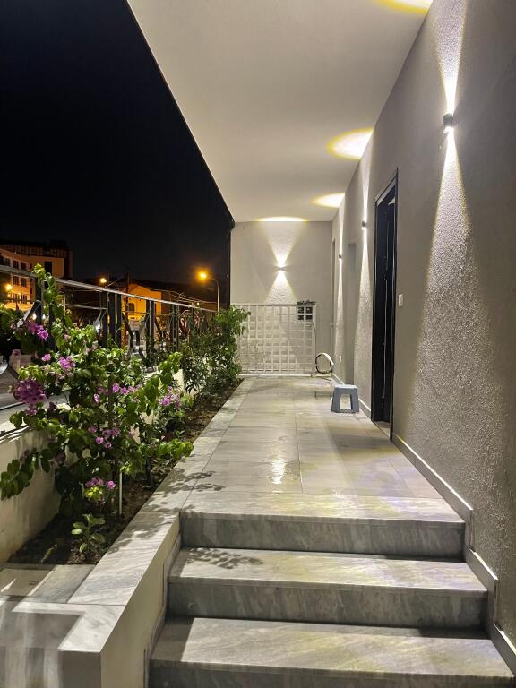 1+1+Parking Qira Prane Komunes Parisit