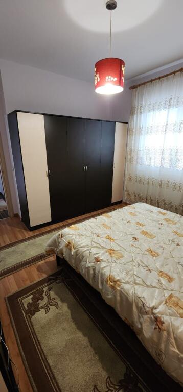 Apartament 1+1 me qira – Shtëpi private afer me rrugen Muhamet Gjollesha !!