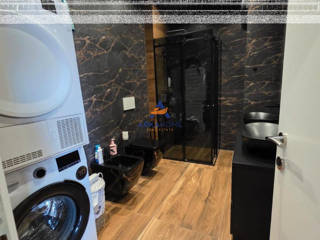 SHITET PENTHOUSE LUKSOZ 2+1 "ALI DEM, ISH-TREGU ELEKTRIK" 500.000 EURO